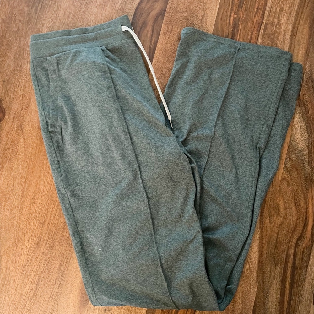 Vuori Olive Lounge Pants Medium